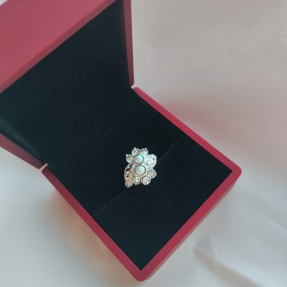 Vintage Avon cocktail ring, size 9, silver with red box